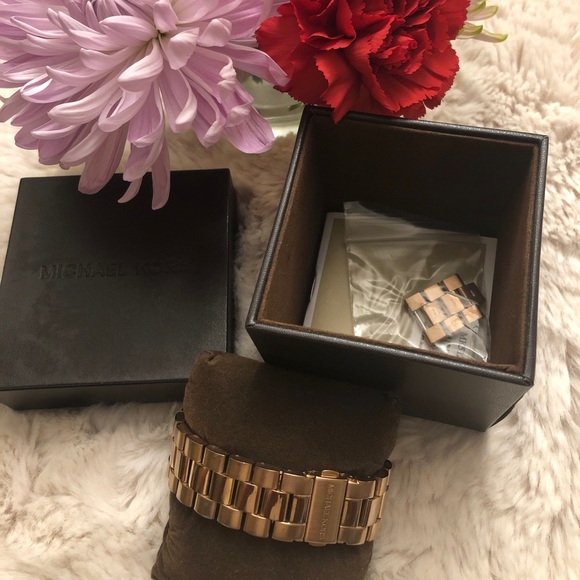 Michael Kors rose gold watch - Picture 2 of 3